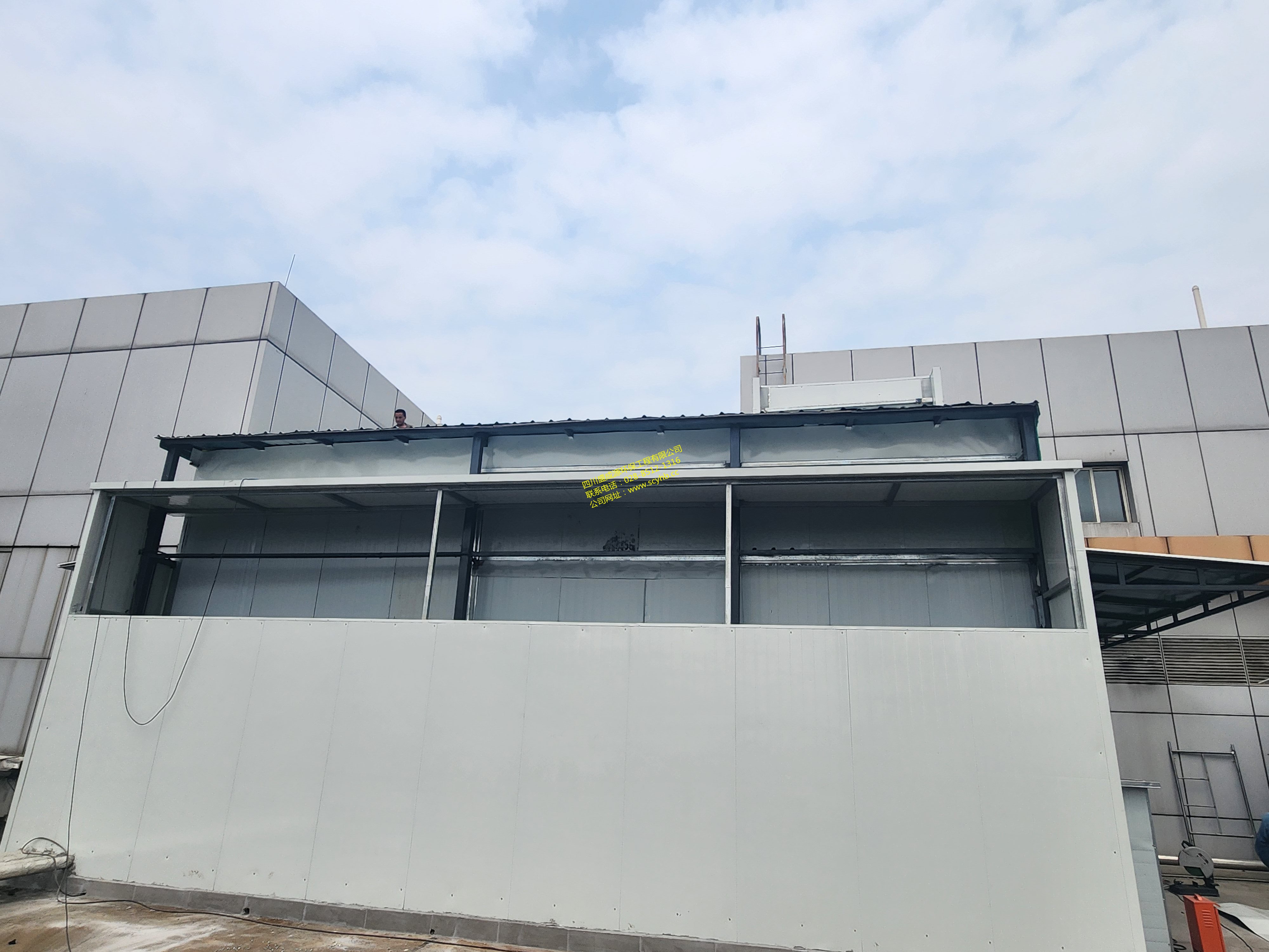 四川日报报业集团印务公司大楼屋面空调设备降噪工程